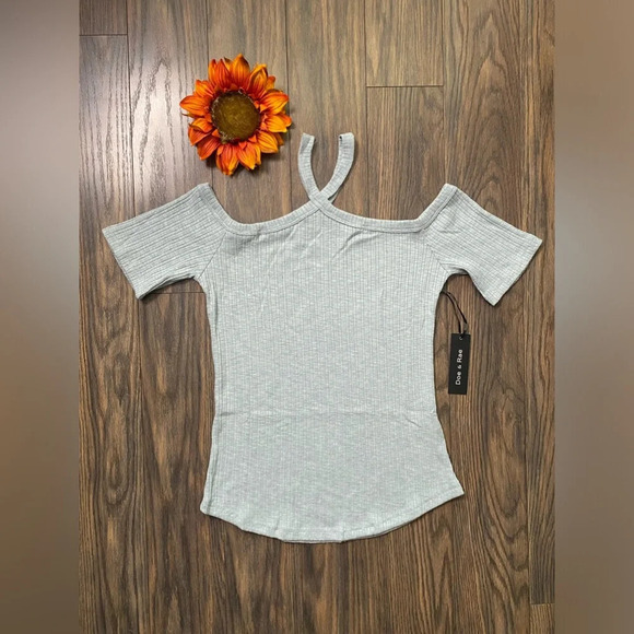 🌴3/$30🌴DOE & RAE Blue Cross Neck Cold Shoulder Top NWT - Picture 5 of 8